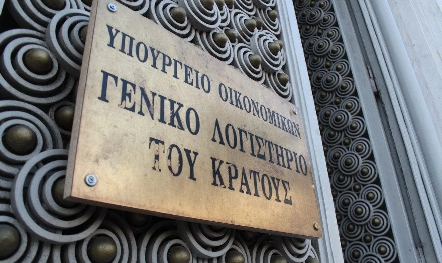 Σε μισθούς δημοσίων υπαλλήλων και συντάξεις το 61% των φόρων